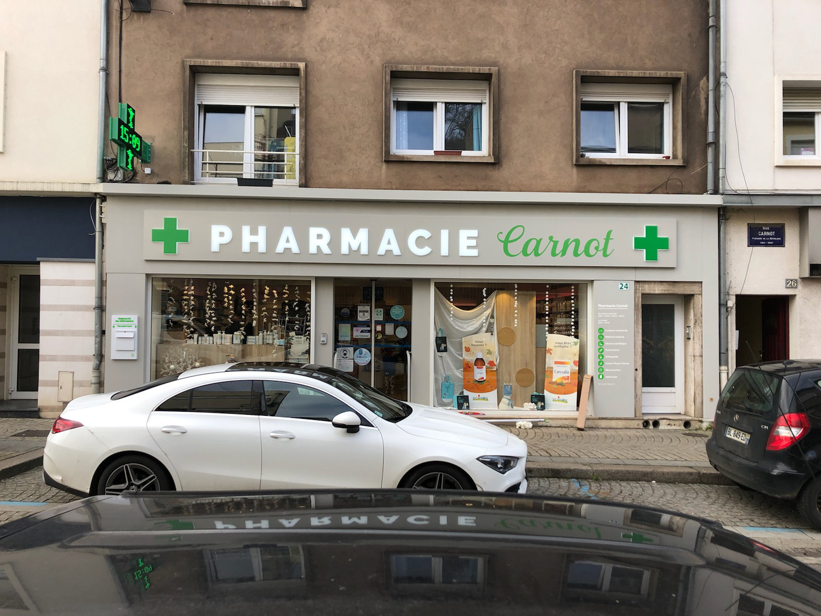 Enseigne installée Pharmacie Carnot.jpg